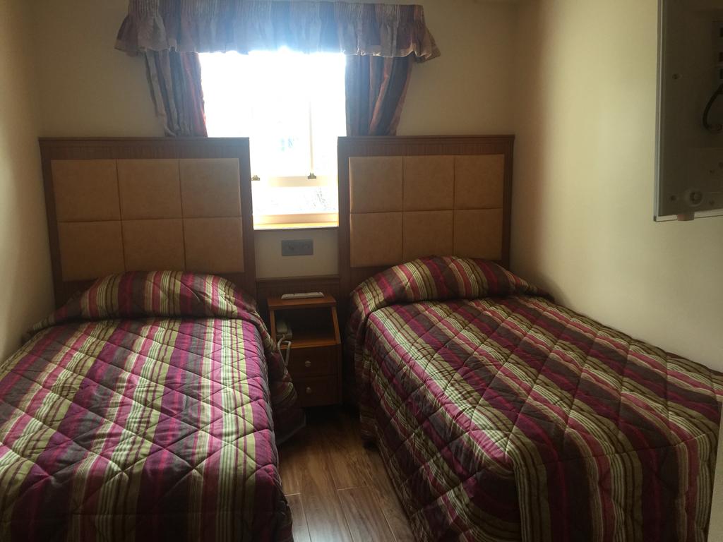 White House Hotel room 5